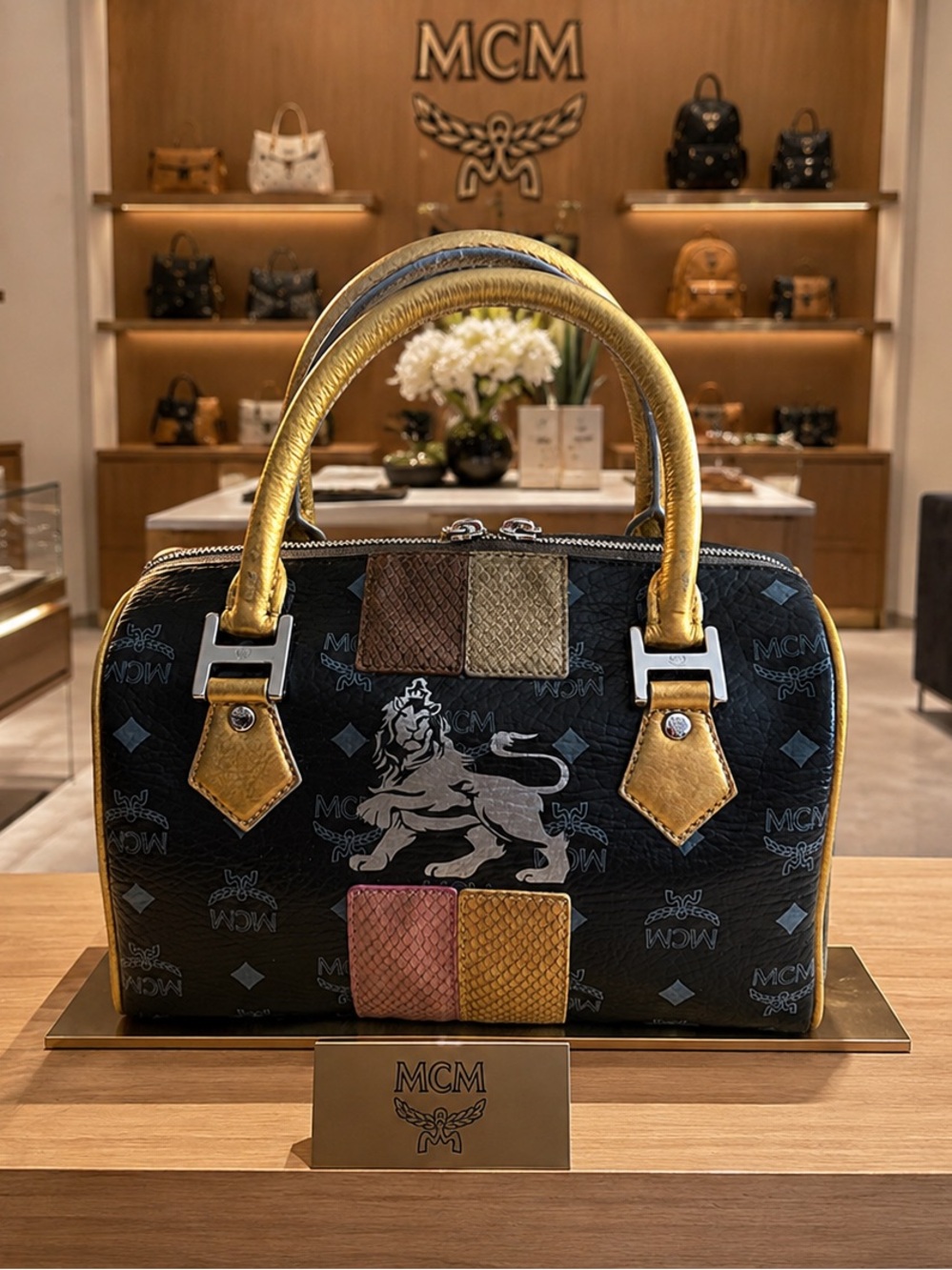 🦁MCM Munich Lion Boston Bag Black Visetos Gold Leather Limited Ed w/ Dust Bag🦁